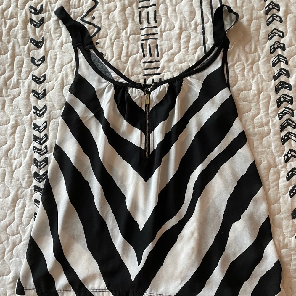 Express black and white patterned tank